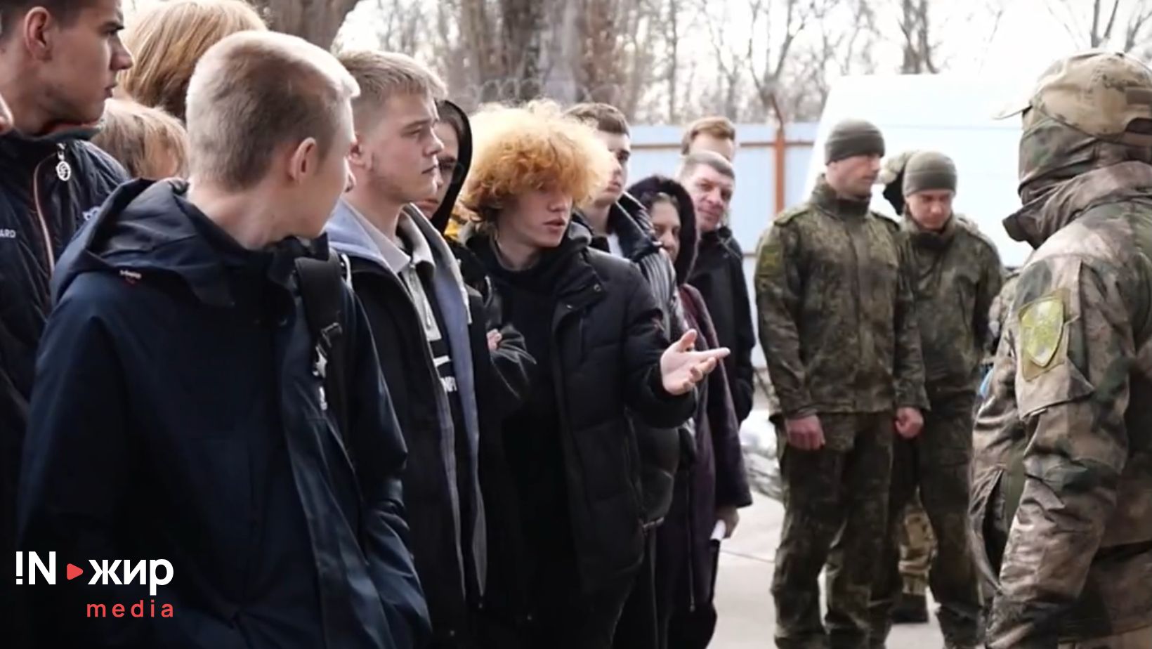 русские оккупанты на встрече со студентами колледжей.